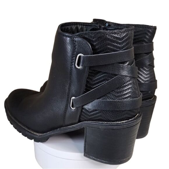 Baretraps- Women’s Hensley Black Vegan Faux Leather Bootie Ankle Boots, 6.5 - Picture 8 of 13
